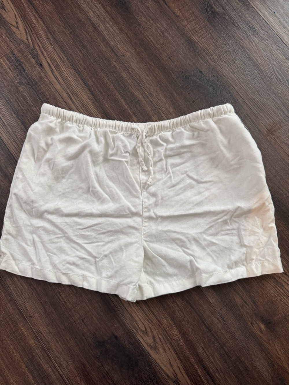 White linen blend shorts with pockets